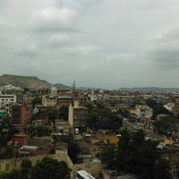 最上階の北東側角部屋だったので、ジャイプール市内と、タイガー