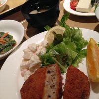 ツアーでついていた夕食。通常はご当地メニューありました