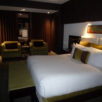 落ち着いた雰囲気のベッドルーム