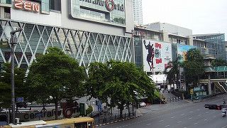 伊勢丹が入るショッピングセンター