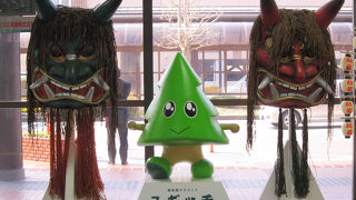 なまはげとスギッチがお出迎え