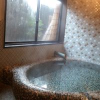 こちらの貸切風呂はタイル貼りのかわいい内風呂