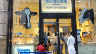 濃厚なバターのクロワッサンは旨い、レーズンの入ったアイスは高い！