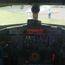コックピットに入れます
