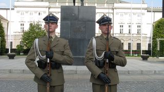 時間が合えば、衛兵の交替式に。　また、特別な日に当たれば．．．