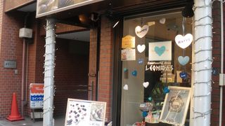 ショーケースにたくさんのチョコレート！