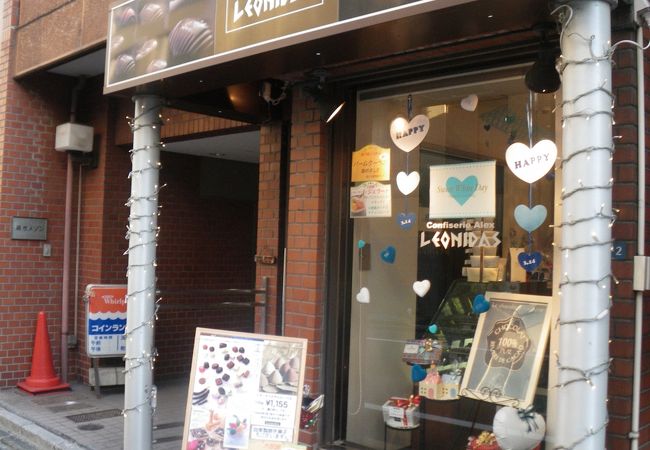 ショーケースにたくさんのチョコレート！