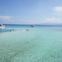 潮が引くと砂浜が現れます