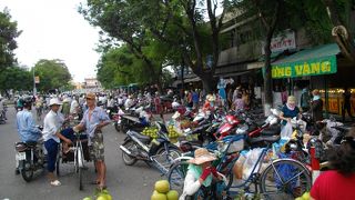 アジアらしい活気のある市場