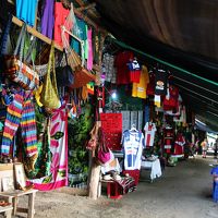 歩いて3分の民芸品市場（アクセサリ1米ドル〜）