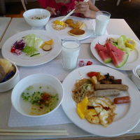 ブッフェ形式の朝食