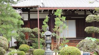 長曾我部盛親の墓があり歴史ファンが訪れる