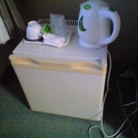 レトロな冷蔵庫。2LPETボトルは入りません