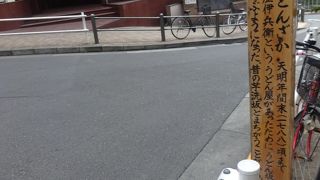 今は普通の通りだけど。