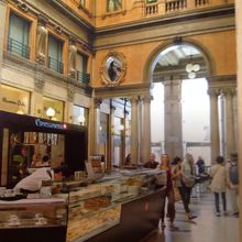 モール内 カフェ