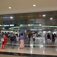 ベイフロント駅の様子