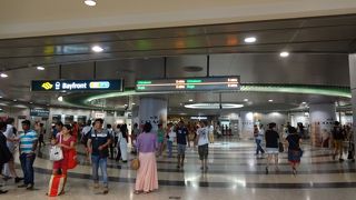 マリーナベイサンズに直結