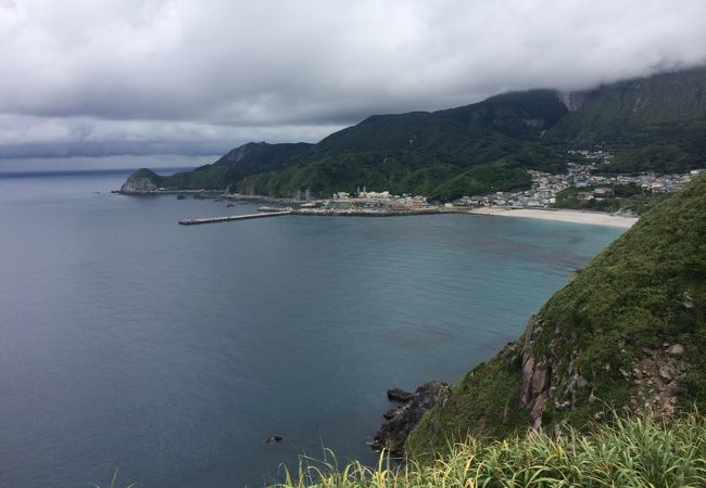 神津島の前浜ビーチ、集落を一望できます！