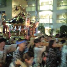 萩中神社のおみこし