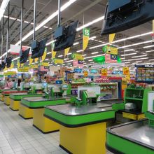 1Fレジ付近及び店内