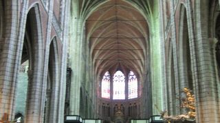 祭壇や説教壇も素晴らしい