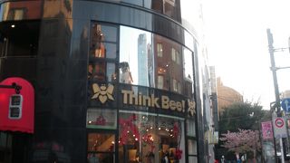 オリジナルバッグや財布のラインナップ