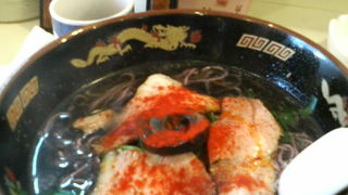 お手ごろな定食の他、異色メニュー「妖怪ラーメン」がある店