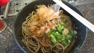 駅構内でたべられる、まさに「駅そば」