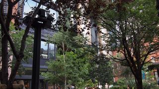 丸の内の小さな休憩スポット