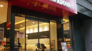 イートインスペースのあるポンパドウル