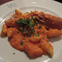 じゃがいものニョッキ　手長エビのトマトクリームソース