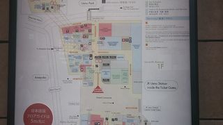 バランスよく色んな店が入っている駅直結型商業施設