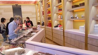 ２軒あって、１軒はカフェになっています