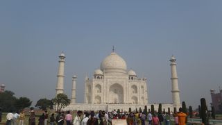 アグラに来たら、必ず行くべし！