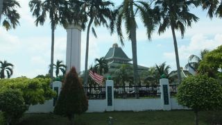 車窓からの観賞でしたが、ここのモスクも美しい