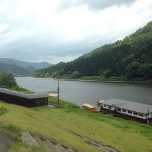 美しい川のせせらぎ