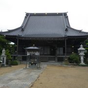 臥竜の藤で知られた日蓮宗の寺院