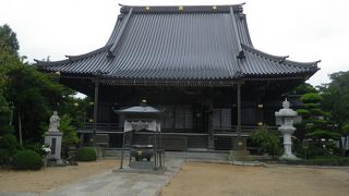 臥竜の藤で知られた日蓮宗の寺院