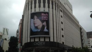 地下1階から8階まで、「今のファッション」がぎっしり詰まっています。