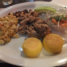 オルナド。柔らかくなるまでローストした豚肉