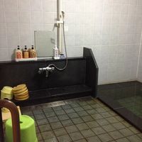 家族風呂内部。加水設備がないので、お湯はアチアチ。