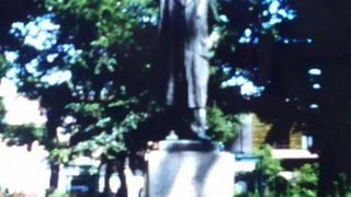 意外に大きい銅像