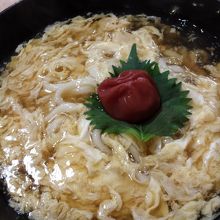 梅鶏卵うどん￥９２６（税込）　