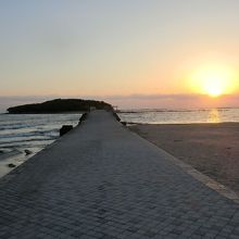 青島神社への参道。弥生橋。