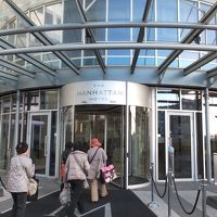 入口がアムステルダムの駅に向かって