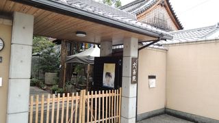 境内が落ち着く雰囲気