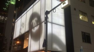 頻繁に変わるショーウインドーの世界観にうっとり