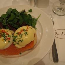 美味しいエッグベネディクトでした