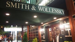 The PRADA に憧れてSMITH&WOLLENSKYのステーキを食す