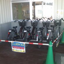 レンタサイクルは裏に置かれています